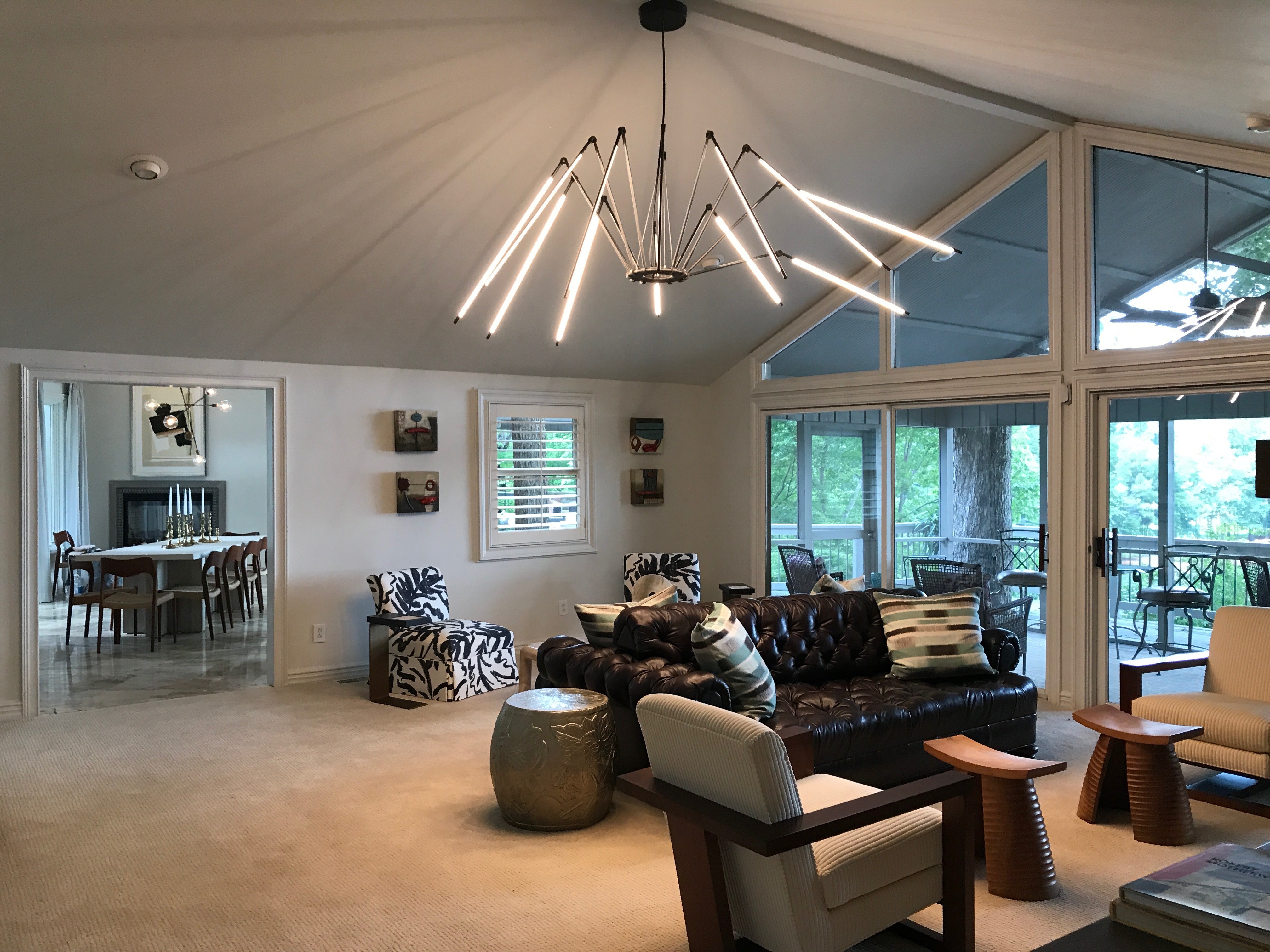 THIN Chandelier in Modern Living Room by Aida Interiors