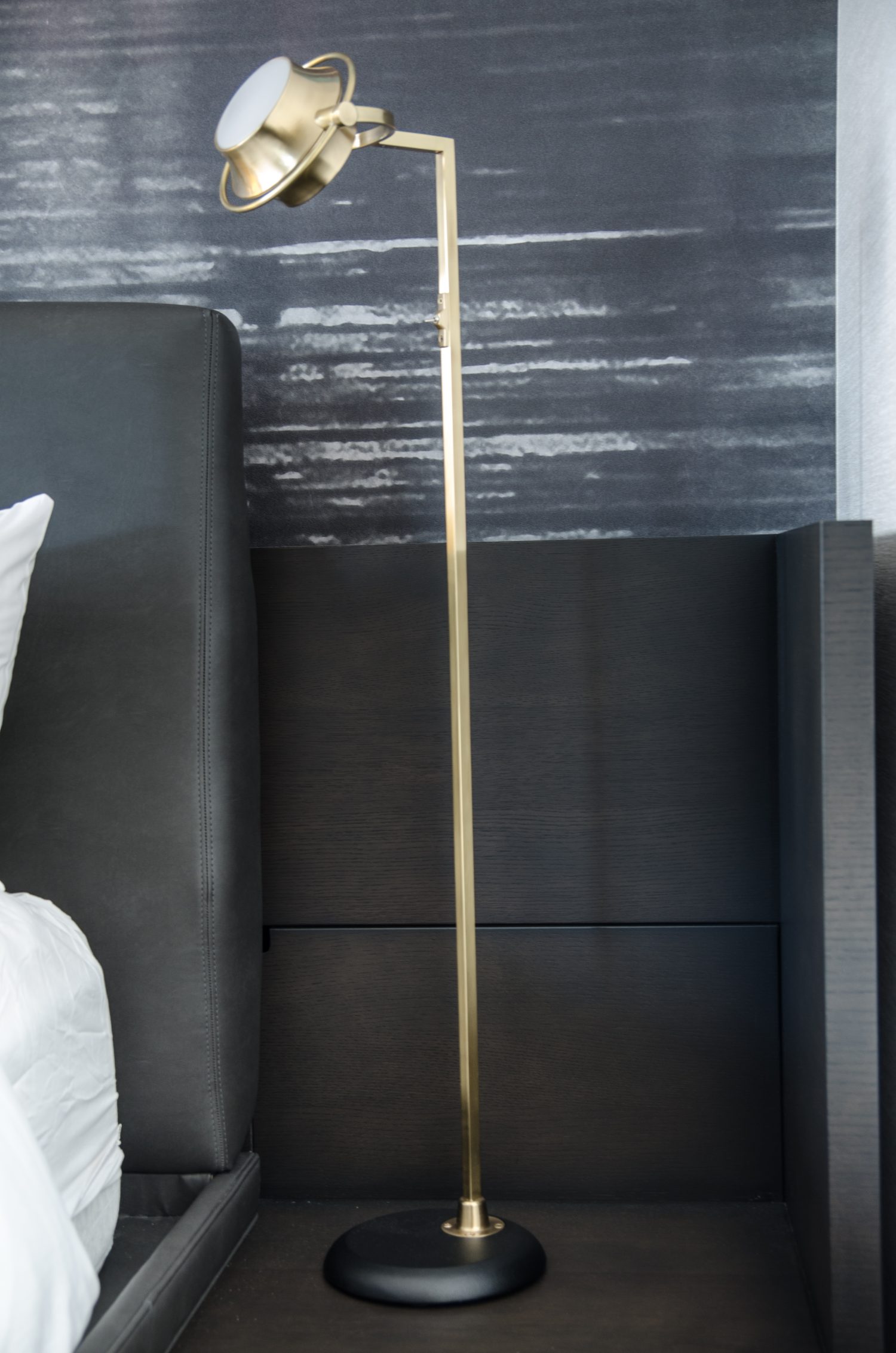 Marriott Brooklyn Linear Lamp with Round head